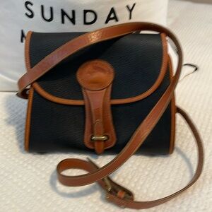 Dooney and Bourke Vintage bag 
A8 019229